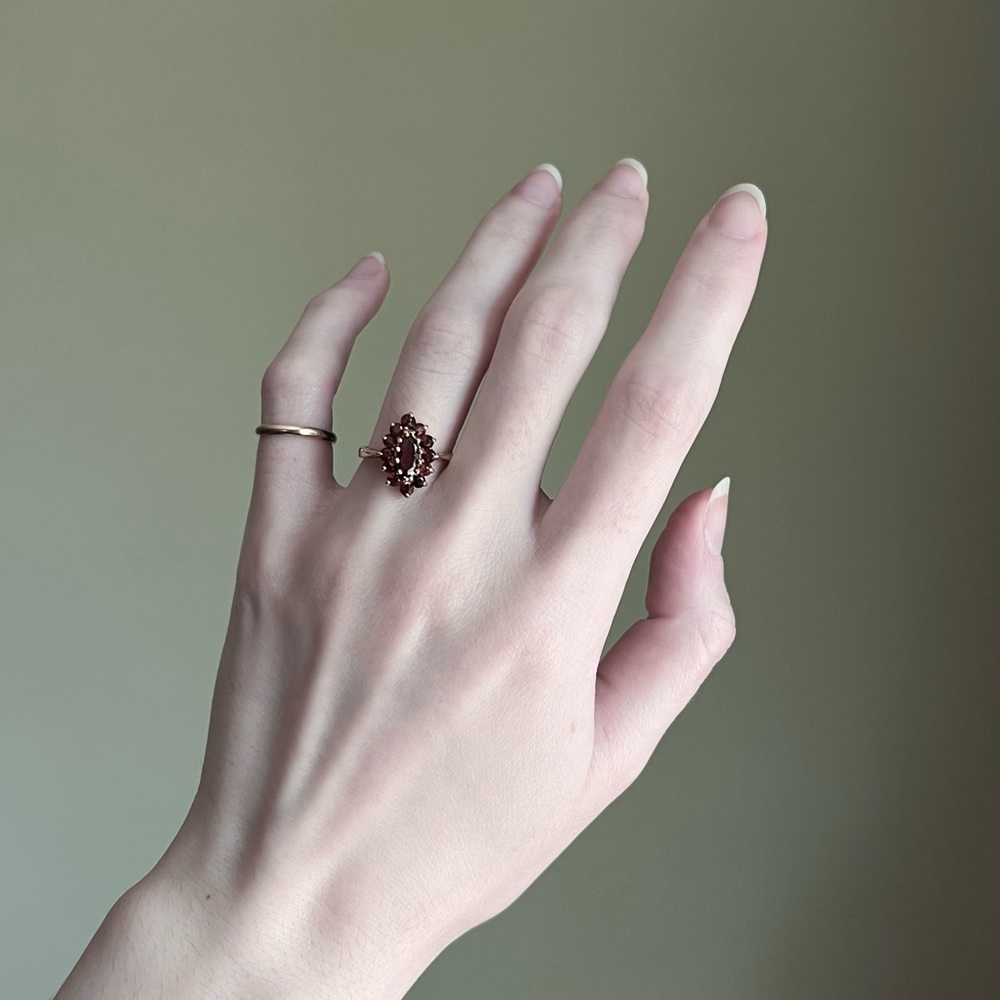 Vintage Garnet Navette Ring, Marquise Ring, Genuine Gold and Gemstones - Picture 6 of 8